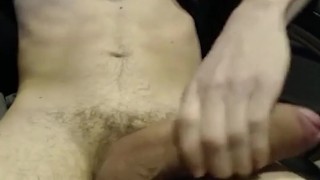  ITALIANO CON GROSSO CAZZO SI MASTURBA IN WEBCAM