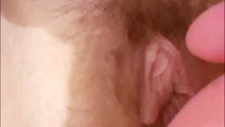 Amateur masturbates while texting on SGJ SecretGermanJodel #cubiecutie - short story in Clips