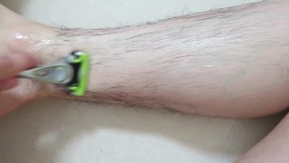 すね毛を剃ってみた！