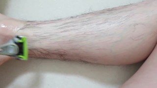 すね毛を剃ってみた！