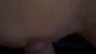 Ma jolie voisine me rejoins pour baiser