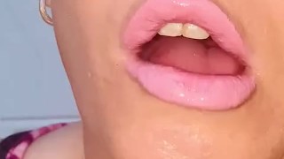 Bimbo lips smoking cigarette