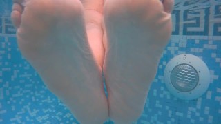 My wet feet in the pool!! Enjoy it!