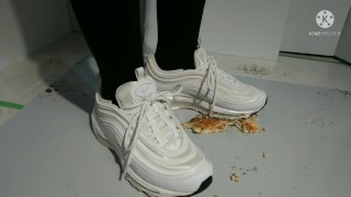 Crush the pan with dirty NIKE Airmax97🙏