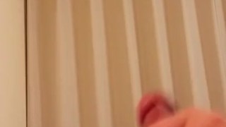 あおむけオナニーで空高く射精し顔射