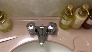 I serve yellow sweet juice at the hotel.