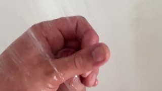 Wichsen in der Dusche