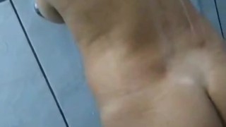 gostosa tomando banho, não resisti e tive que comer a buceta dela 