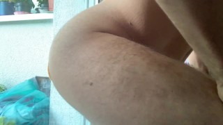 Ficke mich mit Dildo an Balkontür