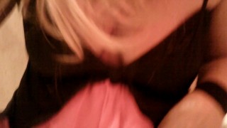 One minute pissing - Real Amateur - Martina e Max