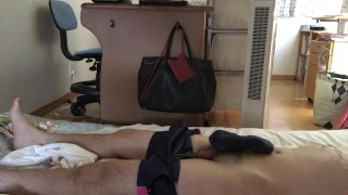 【Voyeur】【Big dick】A Japanese college student who masturbates until techno break!
