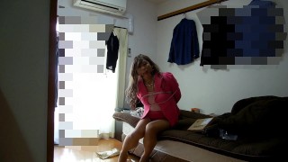 ワンルームのベットの上で女装（ローズのブレザーとタイトスカート）して自縛してあえぐjapanese crossdresser self bondage