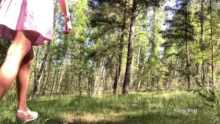 Пописала в лесу пока никто не видит