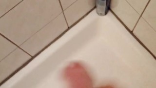 Branlette dans la douche