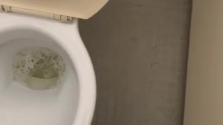 A college student who ejaculates many times in the toilet at Tokyo Station! [International students]