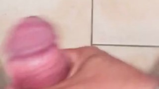 Branlette solo manque un mec pour sucer 🍆🍌🥵