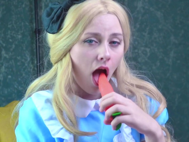 Alice In Wonderland Pussy - Alice Fucks Her Pussy With White Rabbit Carrot in Wonderland - Spooky  Boogie Cosplay - Free Porn Videos - YouPorn