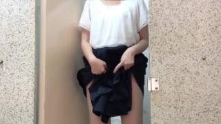 【オナニー公開】公衆トイレでの野外露出で興奮する変態OL Hentai japanese girl exposes masturbation in a public toilet