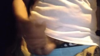 Chico se la corre en la calle hasta su leche y casi lo pillan