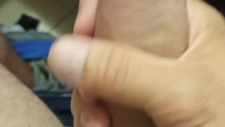 Все ушли и можно пару секунд вздрочнуть в офисе.