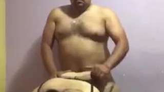 Quería que me pusiera antifaz y fuera su puta