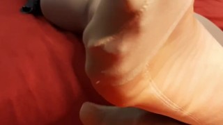 Kiss my ebonyfeet now! Or you dont like Nylons?