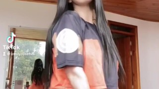 tiktok chica bailando sexy