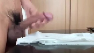 ティッシュに大量射精しちゃいました