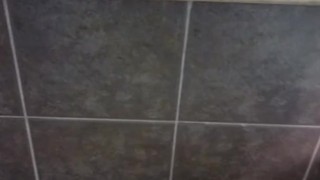 Acabada en el baño