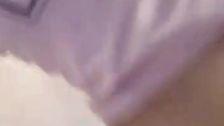 Mi Novia COLOMBIANA Se Va De Viaje Y Me Envia Un DELICIOSO Vídeo De Su Masturbacion En Baño Público