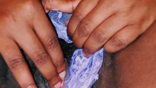 Rubbing that Pretty Pussy 