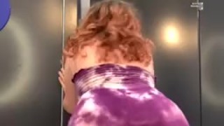 Sexy Thick Redhead Twerking 