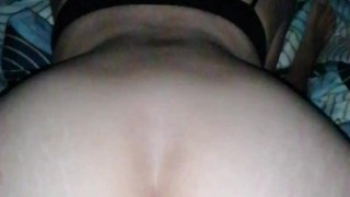Latina culona haciendo twerking y montando polla al mismo tiempo