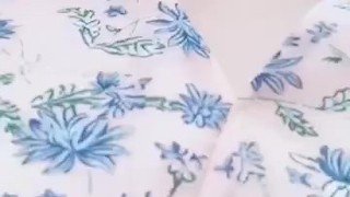 野外露出オナニー公開】住宅街でおまんこ丸出しオナニーして通行人に ...