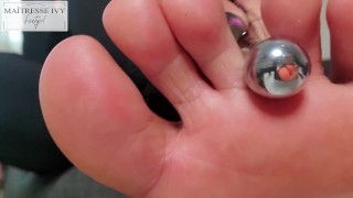 #260 - Embrase et lèche mes pieds sans vernis en leggings
