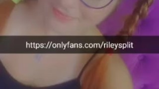 Glasses nerdy girlk with a big big clit looking for friends to play