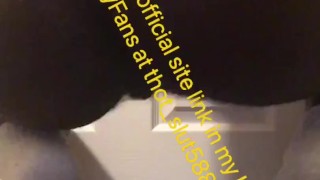 Ebony thot showers in piss as she twerks her fat ass