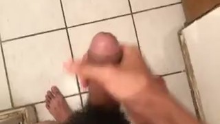 Solo jugando con mi verga y mis pies