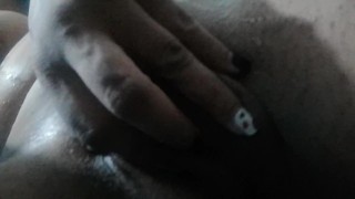Mi clitoris húmedo My pussy wet masturbate me toco en l ducha latín pussy