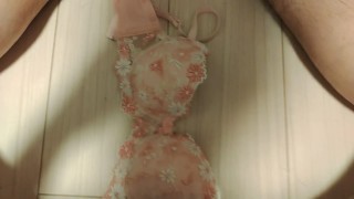 Ejaculate towards the pink bra!!