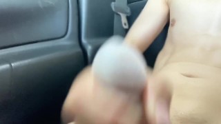 仕事中にムラムして、車内でTENGAオナニー　即イキ