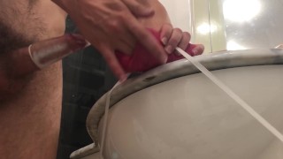 ПОДРОСТОК ТРАХАЕТ САМОДЕЛЬНЫЙ МАСТУРБАТОР,БОЛЬШОЙ ЧЛЕН,СОЛО,POV.4k,МОЩНО КОНЧАЮ.
