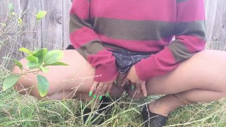 pissing and rubbing my clit outside
