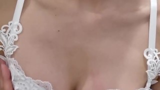 【自撮り】下着姿のアラサー女子のおっぱい