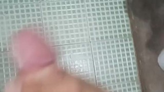 Mi verga circuncidada tirando leche CHAGYY93