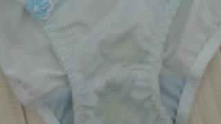 水色のパンティーに精液ぶっかけ！