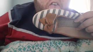 licking shoe