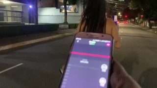 Fui no mercado com vibrador na buceta e minha amiga controlou