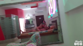 Llevo a mi amigo al motel y me folla bien duro por el coño con su verga bien dura