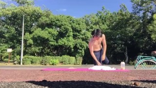 A Japanese student who masturbates with a mattress in the park!【Big dick】【Techno break】